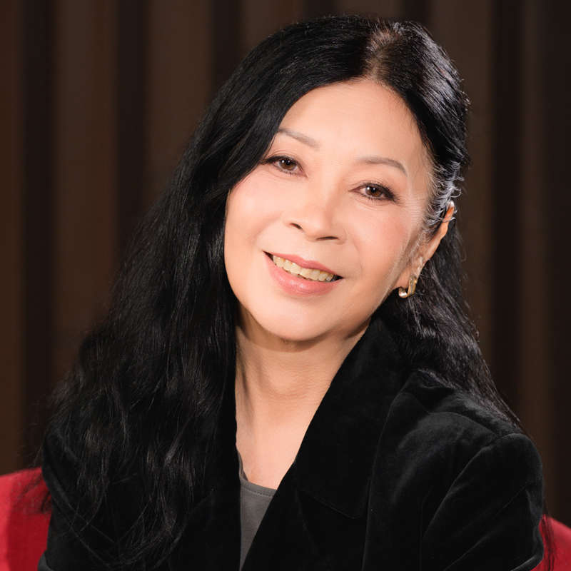Caren Carino，跨学科与实践学院院长